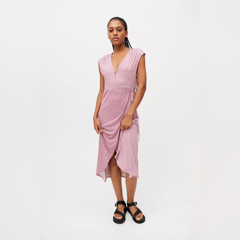 Pink gingham UO midi dress